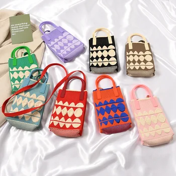 휴대 전화 부대 여성 몸의 미니 작은 가방은 귀엽고 가벼운 무게 Four Seasons 틈새 시장을 디자인 핸드백 니트 가방